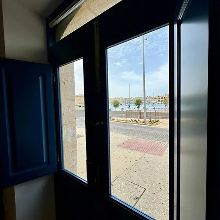 Marea Seafront Apartment Kalkara